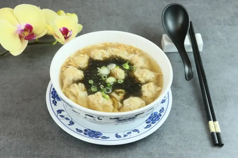 Signature dish at Hon's Wun-Tun House 洪記面家